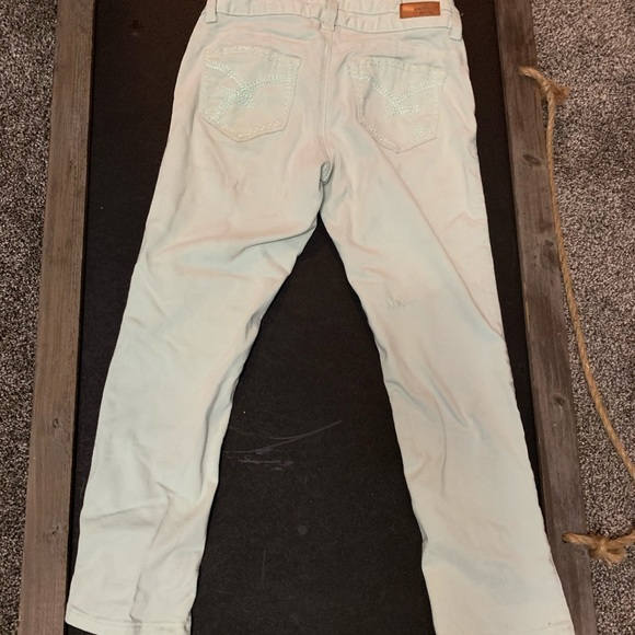 Body Con Capris - Picture 2 of 7